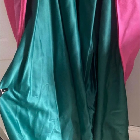 Beautiful emerald green long gown - Picture 4 of 7